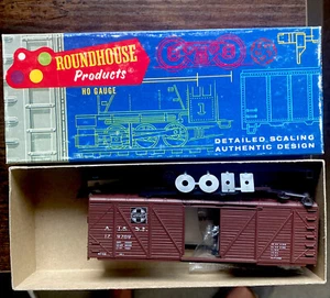 Roundhouse HO Scale Kit #1031 - 40’ Box Car - Santa Fe #129709 - Picture 1 of 5