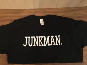 CAMISETA CON LOGOTIPO JUNKMAN (Hombre) STREETWEAR DISEÑO LIMPIO MARCA AUDAZ - Imagen 1 de 6