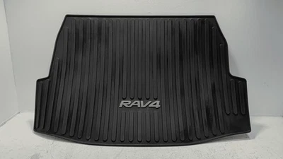 Alfombrilla de goma para todo tipo de clima con piso de maletero trasero Toyota RAV4 2019-2025 FABRICANTE DE EQUIPOS ORIGINALES Foto 1 de 4