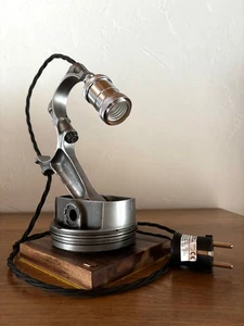 Porsche 911 Lampe aus originalen Porsche Teilen - Bild 1 von 7