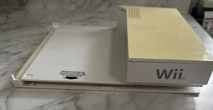 Nintendo Wii PDP Pelican Horizontal Stand N-7595 - YELLOWED - Picture 1 of 5