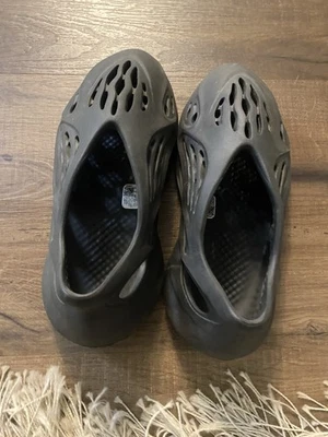 Yeezy Foam Runner Onyx  Size 8 - Image 1 of 4