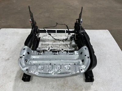 2015-2018 BMW 228I F22 ЛЕВАЯ ПЕРЕДНЯЯ НАПРАВЛЯЮЩАЯ РАМЫ ВОДИТЕЛЬСКОГО СИДЕНЬЯ ОТ ОРИГИНАЛЬНОГО ПРОИЗВОДИТЕЛЯ - Изображение 1 из 4