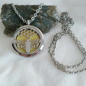 Honeycomb Bee Aromatherapy Perfume Oil Locket Necklace Valyria Diffuser 24" - Picture 1 of 8