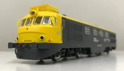 Electrotren E2321 RENFE  352 Diesel Locomotive (HO scale 1/87 16.mm) - Image 1 of 4
