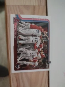 2025 Topps Series 1 HOLO FOIL Parallel #85 Los Angeles Angels Team Card - Bild 1 von 1