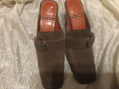 Me Too BLAIR 女式巧克力棕色麂皮绒鞋跟骡子鞋全新无标签 - 8.5M 码 — 第 1/4 张图片