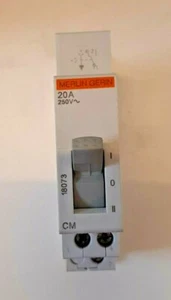 COMMUTATORE CHANGEOVER LIGHT MERLIN GERIN SCHNEIDER 18073 20A 250V - Picture 1 of 2