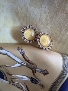 Stunning ! vintage Betsey Johnson goldtone, amber center , clear rhinestones ❤️ - Picture 1 of 3