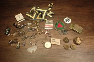 Vintage Herren Trödel Schublade Lot Manschettenknöpfe Militär Pins Patches & mehr - Bild 1 von 6
