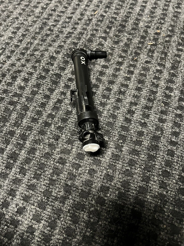 New Headlight Washer Nozzle Cylinder For BMW X6 E90 323i 325i 328i 61677179311 - Image 1 of 4