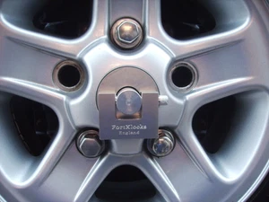 Boost Wheel Locking Kit for Land Rover Defender - Picture 1 of 5