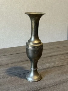 "Florero vintage de latón hecho en la India pátina de 10"" de alto" - Imagen 1 de 8