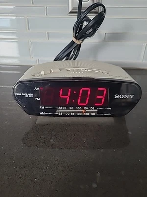 Radio despertador Sony Dream Machine ICF-C211 AM/FM blanco probado/funciona Foto 1 de 4