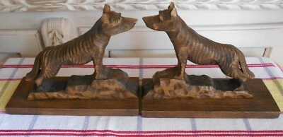 ANCIEN PAIRE DE SERRE LIVRES DE 2 CHIEN EN BOIS SCULPTE  - Photo 1/4