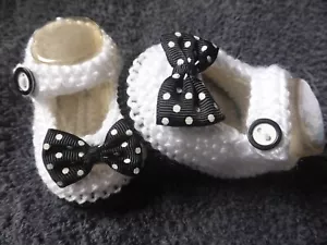 Hand Knitted Baby Booties- Newborn - Picture 1 of 4