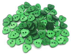 10 Knopf Herz Herzen 13mm dunkelgrün Glitzer Kinderknöpfe Baby Knöpfe 2Loch grün - Picture 1 of 2