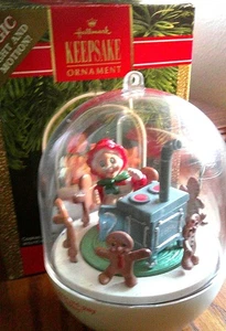 1990 Hallmark Keepsake Mrs. Santa's Kitchen Magic Ornament, 4-1/2" x 3" w/Box - Picture 1 of 16