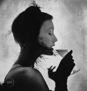 VTG Irving Penn Girl Drinking Mary Jane Russell Ny Engraving Art 1949 Mat 11x13 - Picture 1 of 2