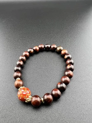 Pulsera de sándalo rojo hoja pequeña de 8 mm con cuentas de acento de laca de 10 mm Foto 1 de 2