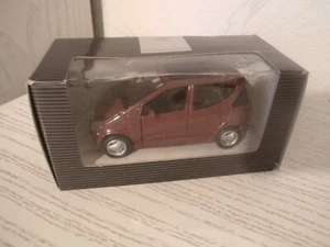 Maisto Modellauto Mercedes Benz Collection A Klasse mit Rückziehmotor 1:43 - Bild 1 von 8