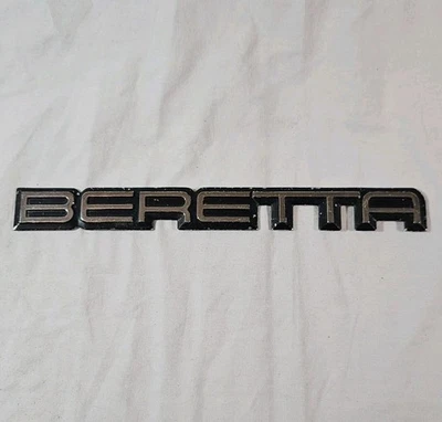 Chevrolet "Beretta" 1987-1996 emblema de maletero de plástico cromado - como se quitó Foto 1 de 4