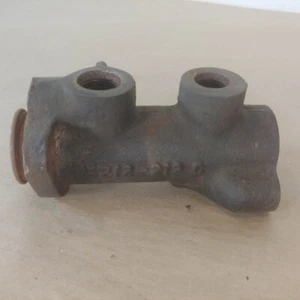 Jaguar XKE E-Type Original Brake Master Cylinder Body Lockheed 3212-212C OEM - Picture 1 of 7