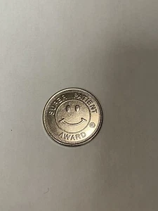 SUPER PATIENT AWARD - SMILEY FACE COOL TOKEN. Very nice! - Bild 1 von 2
