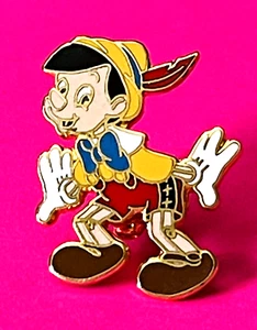 DE COLECCIÓN DISNEY PINOCCHIO PIN SOMBRERO AMARILLO Y PIN CAMISA #8839 - Imagen 1 de 1