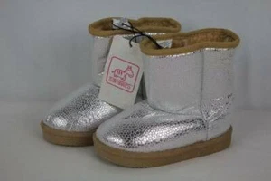 Toddler Girls Boots Size 5 Winter Shoes Fashion Silver Faux Fur Lined Pull On - Picture 1 of 3