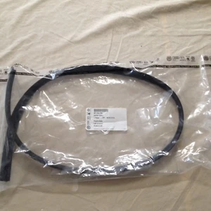 Vw Passat Oem Right Rear Lower Seal 561839700 - Picture 1 of 5