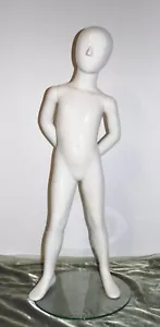 Polyform Kinder Schaufensterpuppe Schaufensterfigur 4 Jahre weiß Hochglanz Lack - Bild 1 von 2