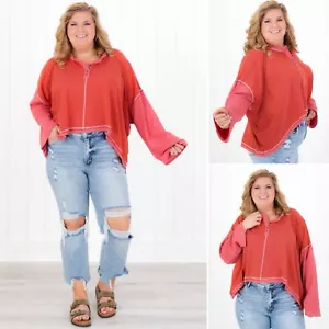 Top oversize con borchie POL GRANDE rosso mattoni scollo a scoop manica larga contrasto nuovo senza etichette - Foto 1 di 18