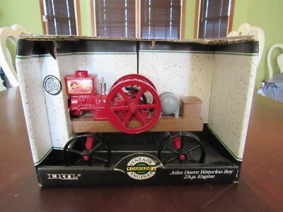 ERTL 1/8 SCALE DIE CAST JOHN DEERE WATERLOO BOY 2 H.P. ENGINE - NEVER DISPLAYED - Image 1 of 4