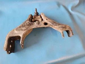 88 89 90 91 ISUZU TROOPER RIGHT FRONT LOWER CONTROL ARM 139077 - Picture 1 of 7
