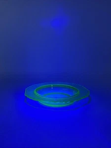 Vintage Glowing Hazel-Atlas "Florentine No. 1" Green Depression Glass Plate UV - Picture 1 of 8