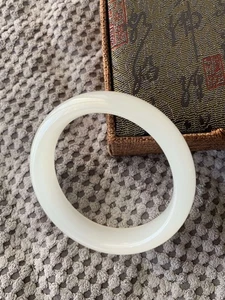 Wunderschöner weißer Jade Armreif Armband Good Luck Reichtumsschutz Ruhe Freude 64mm - Bild 1 von 10