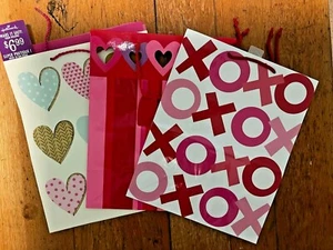 Hallmark Valentine Large Gift Bags Lot of 3 Assorted Valentine's NEW (A04-6) - Picture 1 of 4