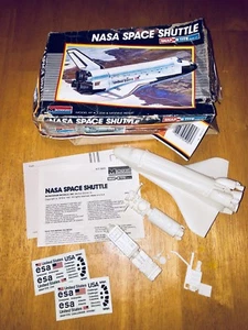 Monogram Snap Tite NASA Space Shutttle Plastic Model Kit, 1/200 Scale LOOK! - Picture 1 of 4