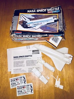 Monogram Snap Tite NASA Space Shutttle Plastic Model Kit, 1/200 Scale LOOK! - Image 1 of 4