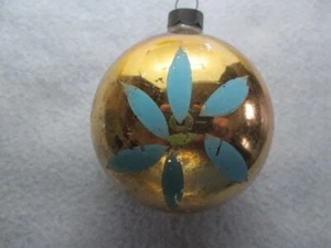 1940's Gold Ornament With Blue Flower And Green Leaves, Made In U.S. Of A. - Picture 1 of 3