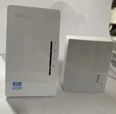 TP-LINK AV500 300Mbps Powerline Wi-Fi Range Extender TL-WPA4220KIT (2 Extenders) - Image 1 of 4