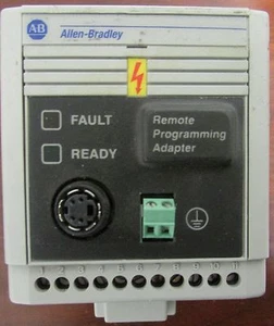 Controlador de velocidad ALLEN BRADLEY 160 BA04NSF1P1 2 HP 380-460 V con programador remoto - Imagen 1 de 2