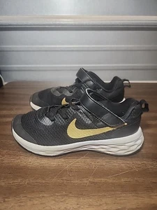 Nike Revolution 6 NN PSV Black Gold New Size 2Y DD1095 002 - Picture 1 of 7