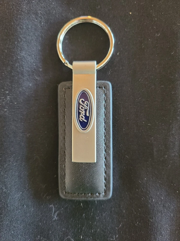 Llavero Ford de cuero y metal ¡COMPRA UNO Y OBTÉN UNO GRATIS! Mezcla o combina ¡Envío GRATIS! Foto 1 de 1