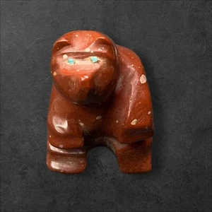 Zuni Fetiche Talla Sentado Oso Marrón Ojos Turquesa Leroy Chávez - Imagen 1 de 14