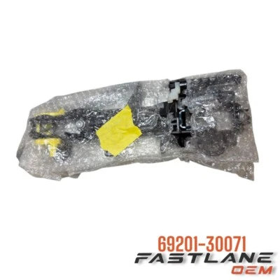 Toyota Prius V 2012-2017 puerta delantera manija exterior derecha nuevo OEM 69201-30071 Foto 1 de 4