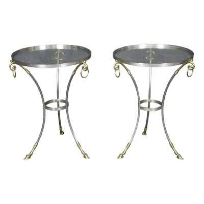 Par de mesas auxiliares francesas de latón y acero estilo Jansen con tapa de vidrio Gueridon Foto 1 de 4