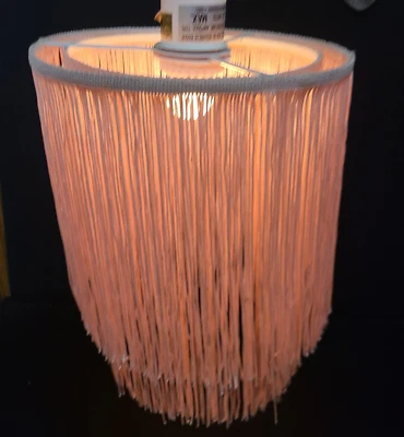 Abajur suspenso com franja rosa - Imagem 1 de 4