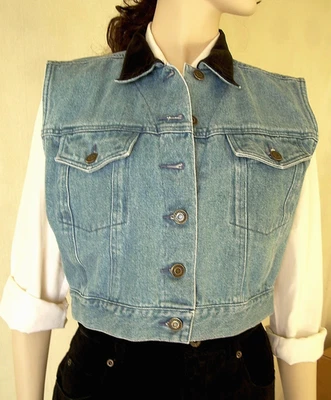 ВИНТАЖНЫЙ 90-х CAMBRIDGE СУХИХ ТОВАРОВ СИНИЙ ДЖИНСОВЫЙ ЖИЛЕТ / ЧЕРНЫЙ БАРХАТНЫЙ ВОРОТНИК ~ РАЗМЕР S ~ НОВЫЙ - Изображение 1 из 4